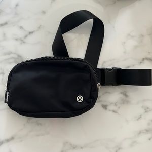 Lululemon everywhere belt bag 1l